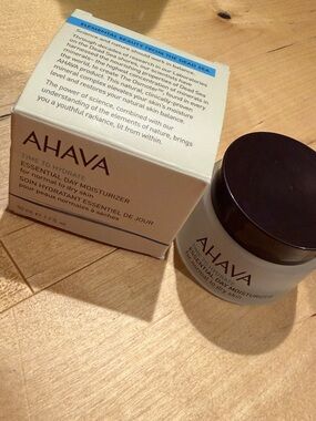 AHAVA Day Moisturizer Jar and Box — White and Black